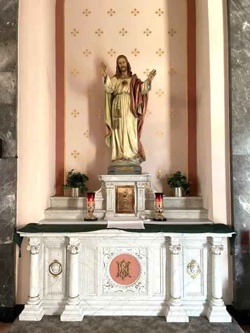 Church Tabernacle and statue of Jesus July 25 2032 (2)